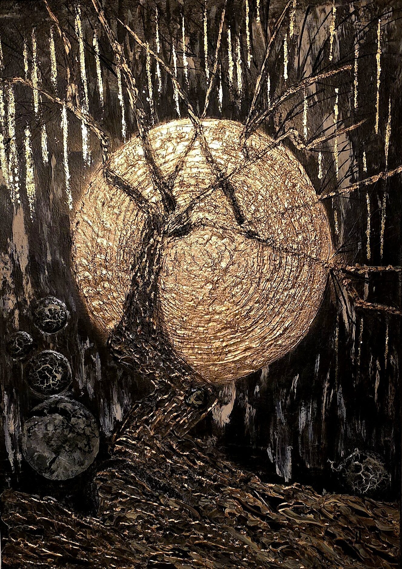 Akryl- och resinmålning ‘Mot solen’ med ett gyllene träd som sträcker sig mot en strålande sol i mörk bakgrund.